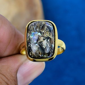 Bague en argent sterling 925 plaqué or 18 carats avec perle d'ormeau naturelle en forme de coussin - Product Image 2