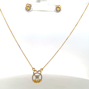 ชุดสร้อยคอและต่างหูทองคำแท้ 22K ตรา BIS - เครื่องประดับรูปหัวใจลายดอกไม้ทำมือ - Product Image 5