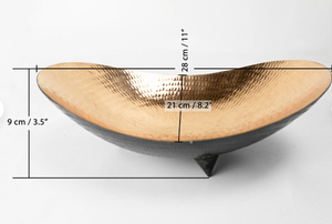 Moderno Cuenco Decorativo Ovalado de Latón Martillado con Base para Frutas y Llaves, Centro de Mesa Metálico Curvo con Acabado Dorado Martillado - Product Image 6