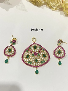 Conjunto de Collar y Pendientes de Oro Laminado en Latón con Gema de Circonita Cúbica Corte Princesa y Engaste de Canal, de Moda para Mujer, Certificado IGI, Regalo - Product Image 1