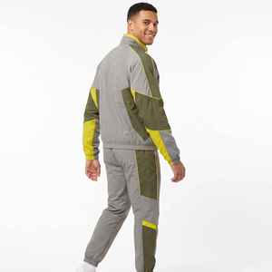 Lightweight Nylon Windbreaker <b>Jackets</b> And Nylon Track Pants Set Custom Stitching Mesh Fabric Jogging Suits Windbreaker Tracksuit - Product Image 4
