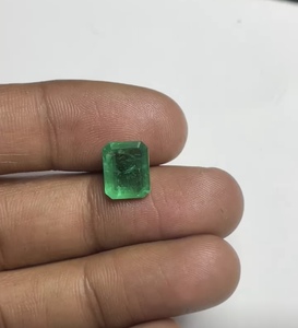 พลอยมรกตธรรมชาติทรงแปดเหลี่ยมคุณภาพพรีเมียม แกะสลักด้วยมือ สำหรับงานออกแบบเครื่องประดับ - Product Image 2