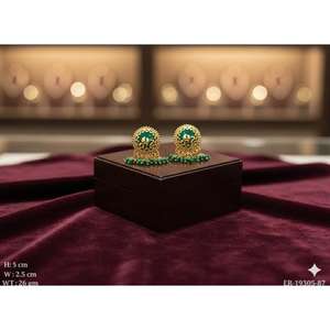 Boucles d'oreilles Jhumka élégantes en perles de créateur, design doré de style temple, bijoux ethniques pour mariée, mariage et soirée pour femmes - Product Image 1