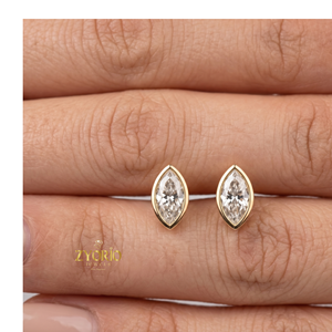ต่างหูเพชรทรงคุชชั่นแบบคลาสสิกจาก Zyorio Jewels เพชรเพาะเลี้ยงในห้องปฏิบัติการ ทองคำขาว 14k รับรองโดย IGI ของขวัญสุดอินเทรนด์สำหรับผู้หญิง - Product Image 1