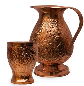 Esta robusta taza de cobre, bellamente martillada, presenta un mango dorado de diseño angular único. Disponible a precio de mayorista. - Product Image 4