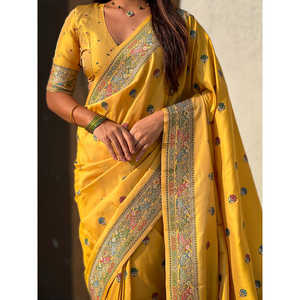 Sari de Seda Baluchari Amarillo Oscuro con Tejido Zari de Elite Weaves, 650g, Elegante Vestido de Novia - Product Image 3
