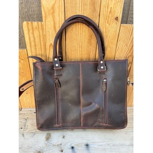Bolso Tote de Cuero Estilo Western con Diseño Floral Grabado a Mano, Bolso de Hombro con Correa Ajustable y Extraíble, Estilo Vaquero para Viaje - Product Image 3