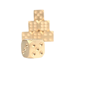 Jeu de dés carrés en laiton gravés et sculptés – Dés de jeu en métal de luxe pour jeux de société, casino et collectionneurs – Dés de jeu haut de gamme en laiton massif - Product Image 1