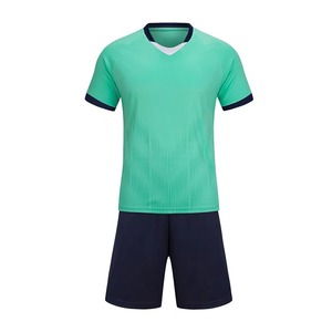 Uniforme de fútbol apto para partidos competitivos con tela transpirable, movimiento flexible y comodidad duradera. Uniformes de fútbol. - Product Image 4