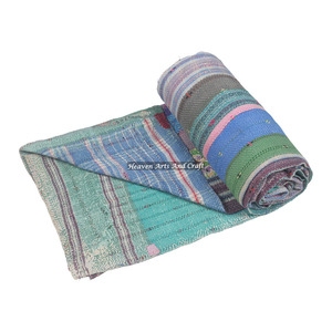 Colcha india vintage con estampado floral Kantha, manta reversible hecha a mano, 100% algodón, manta pesada. - Product Image 1