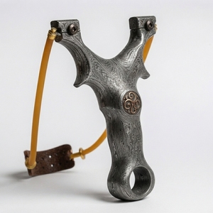 Damascus Steel Slingshot Handmade Decorative Display Piece Premium Pattern Steel Craftsmanship Collectible Home Decoration - Product Image 3