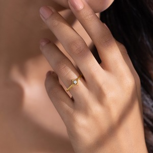 Anillo Solitario Minimalista de Lujo Chapado en Oro con Diamante Natural en Plata de Ley 925 para Mujer, para Boda o Compromiso - Product Image 2