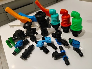 Kit de système d'irrigation goutte à goutte en plastique de 16 mm, connecteurs de tuyaux agricoles, vannes et raccords de ruban goutte à goutte pour jardin et serre - Product Image 4