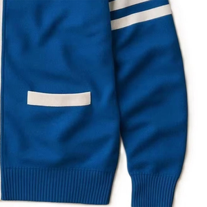 Cardigan en tricot unisexe Zeta bleu et blanc à col ouvert, manches évasées en laine, pour tenue universitaire, sororité, fraternité, collège, université, école - Product Image 3