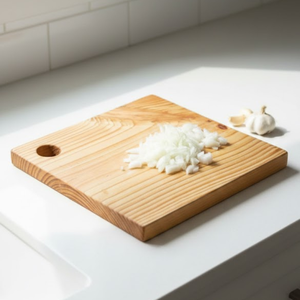 Planche à découper rectangulaire élégante en bois massif |   Planche à découper épaisse et robuste pour la cuisine, le fromage, le pain et la préparation des légumes - Product Image 4