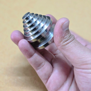 Polea de Latón Mecanizada con CNC de Precisión - Poleas Industriales Personalizadas con Electroerosión por Hilo para Maquinaria y Transmisión - Product Image 1