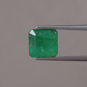 มรกตธรรมชาติสีเขียว รับรองโดย IGI น้ำหนัก 3.15 กะรัต รูปทรงแปดเหลี่ยม ขนาด 8.5x8.5 มม. ตัดด้วยมือ ขัดเงา เคลือบแว็กซ์/น้ำมัน คุณภาพเยี่ยม เหมาะสำหรับ - Product Image 1