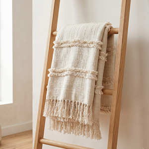 Plaid décoratif en coton tissé à motif quadrillé beige, couverture à pompons touffetés, décoration intérieure neutre - Product Image 6