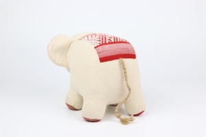 Juguetes de Peluche al por Mayor, Hechos a Mano, Brocado de Elefante Étnico Tailandés de Nghe An, Color Azul/Rojo, 15 cm de Altura - Product Image 5