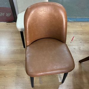 Juego de 4 Sillas de Cuero Marrón sin Brazos con Patas de Metal para Cocina, Restaurante, Sala de Estar y Sala de Reuniones - Product Image 1