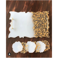 Plateau de service en résine époxy agate rose avec poignées dorées, fait main, en quartz rose marbré, plateau alimentaire irrégulier, plateau décoratif géode