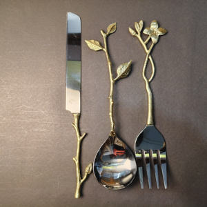 Juego de Cubiertos de 6 Piezas con Diseño de Rama Dorada, Tenedor y Cuchara para Ensalada de Acero Inoxidable y Servidor de Pastel con Detalles Florales, Vajilla. - Product Image 3