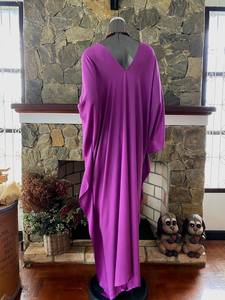 Vestido Caftán Morado Teñido a Mano en Rayón, Talla Grande, Cuello en V, Corte Holgado, Ropa para Mujer - Product Image 2