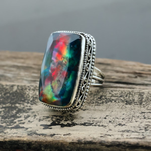 Anillo de Ammolita Plateada Hecho a Mano con Piedra Iridiscente Vibrante - Product Image 2