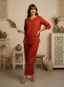 Ensemble coordonné en coton slub orange rouille pour femme, haut à col rond et manches 3/4, et pantalon palazzo légèrement élastiqué, tenue deux pièces - Product Image 6