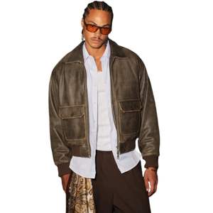 Chaqueta Bomber de Cuero Desgastado para Hombre en Color Marrón con Cierre de Cremallera de Diseño Elegante y Tela de Alta Calidad, Estilo Moderno - Product Image 5