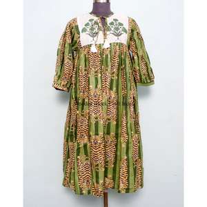 Robe longue imprimé tigre avec accent pompon pour femme, 100 % coton, style vintage évasé, pour événements formels, taille naturelle, écologique, vente en gros - Product Image 1