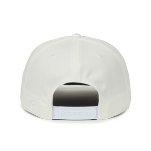 Casquette de baseball structurée classique de haute qualité à 5 panneaux, avec patch brodé et fermeture snapback en maille - Product Image 2