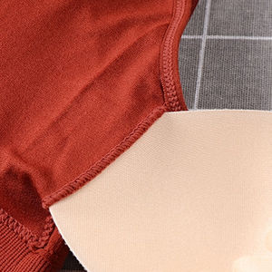 Sujetador Deportivo para Mujer Hecho en Pakistán, Ropa Deportiva de Spandex y Nailon Ligero con Logotipo Frontal, Ropa Casual - Product Image 2