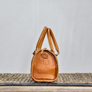 Bolso de Mano de Cuero de Lujo con Asa Superior y Cierre de Cremallera, Diseño Duradero con Patrón de Avestruz Marrón - Product Image 2
