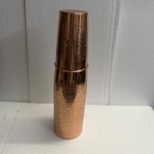 Juego de Botella y Taza de Agua de Cobre Puro Premium - Diseño Tradicional en Relieve, Vajilla Ayurvédica - Product Image 3