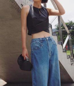 Chaleco de Cuero Impermeable para Mujer al por Mayor OEM - Alta Calidad, Duradero, Suave, Cierre Triple, Estilo Urbano - Product Image 5