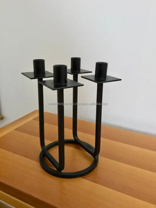 Candelabro de mediados de siglo de hierro negro Vintage raro, soporte decorativo forjado a mano para el hogar o el regalo de Navidad - Product Image 4
