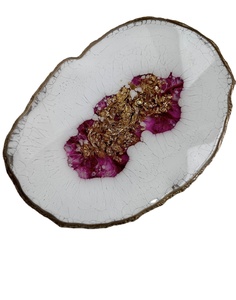 ถาดเสิร์ฟเรซินทองแดงมีดีไซน์โค้งมนและที่จับโลหะสำหรับเสิร์ฟอาหารและตกแต่ง - Product Image 1