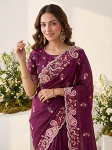 Sari de Seda Espacial Premium MB ETERNAL CLOTHING con Borde Bordado y Blusa, Traje Tradicional Indio para Bodas, Largo hasta el Suelo - Product Image 3