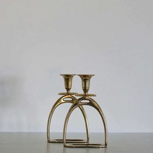 Porte-bougie élégant en métal doré, pièce décorative artistique pour mariages, restaurants et la décoration élégante de la maison - Product Image 3