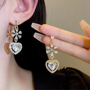 Boucles d'oreilles unisexes AMBER JEWELS en or massif 14 carats, diamants fantaisie taille brillant, certifiées IGI, pour mariage romantique ou anniversaire - Product Image 1
