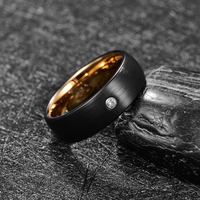 Bague en carbure de tungstène avec intérieur doré et pierre en zircone, alliance bicolore brossée de 8 mm pour homme, bijoux de luxe en gros