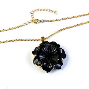 Colgante de flor de ónix negro natural tallado a mano, collar de cristal con flor para mujer, colgante de piedra preciosa, regalo de cumpleaños hecho a mano - Product Image 4