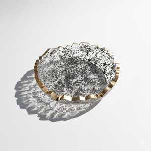 Bandeja de Resina con Grandes Fragmentos de Pirita, Hecha a Mano, Pintada a Mano, Diseño Personalizado, Artesanía Atemporal, Decoración Abundante - Product Image 3