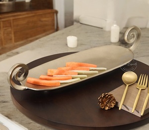 Plateau décoratif élégant en forme de feuille en métal argenté, élégant et durable, parfait pour les collations de centre de table et les cadeaux de fête - Product Image 6
