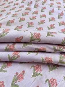 Tissu 100% Coton Écologique Léger Imprimé à la Main Motif Floral Violet Buti Indien Sanganeri pour Robes et Vêtements Filles Garçons - Product Image 5