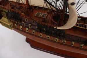 Modèle de navire de guerre en bois de Poltava fait main - Réplique historique à l'échelle du navire de guerre de la Flotte Baltique russe pour la décoration de la maison ou du bureau - Product Image 4