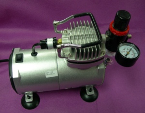 เครื่องอัดอากาศขนาดเล็ก HC0204 แบบไร้น้ำมัน พกพาสะดวก ใช้ไฟ 220V AC ระบายความร้อนด้วยอากาศ สำหรับงานอุตสาหกรรม - Product Image 1