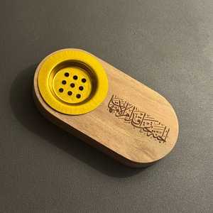Quemador de incienso artesanal de madera de mango con inserto de metal, diseño de caligrafía árabe religiosa, para uso en todas las estaciones. - Product Image 1