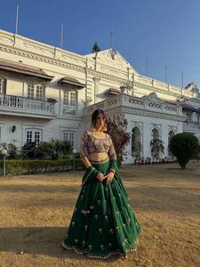 Lehenga Choli Verde Oscuro Bordado con Dupatta – Diseño Floral para Novias, Bodas y Fiestas para Mujer - Product Image 4